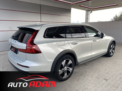 Volvo V60 Cross Country 2.0 D4 190 AWD MOMENTUM A/T