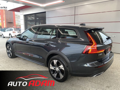 Volvo V60 Cross Country 2.0 D4 190 AWD MOMENTUM A/T